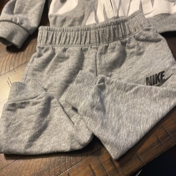 Set of Boys Nike sweater hoodie and sweatpants. Sz 3 mo. - Picture 2 of 7